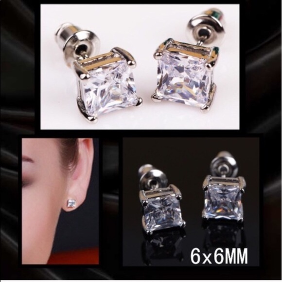 🌟 New Silver Diamond Studs - Picture 2 of 3